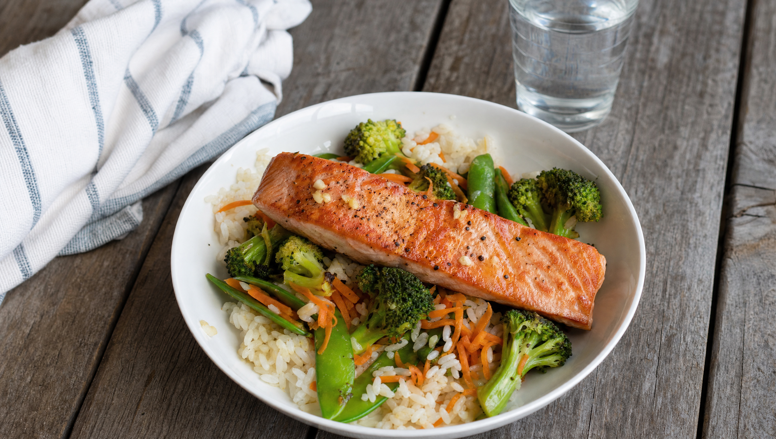 Budget salmon rice bowl with vegetables